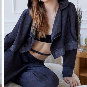 Urban outfitters gray cropped hoodie, size XS